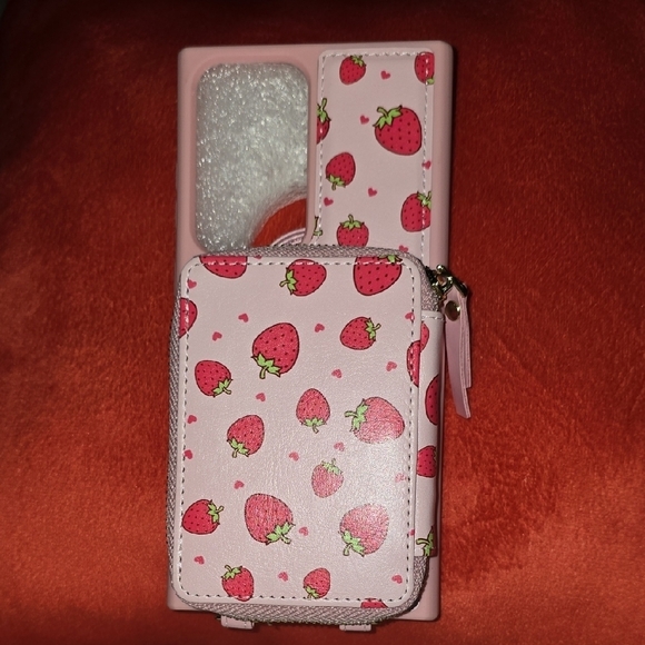 Other - Strawberry Pattern Galexy S24 Ultra Case